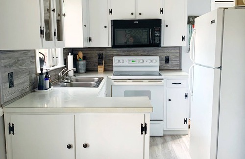 Roanoke House | Cozy, Convenient, & Comfortable Retreat w/Firepit, Hammock, Ping Pong, & Coffee