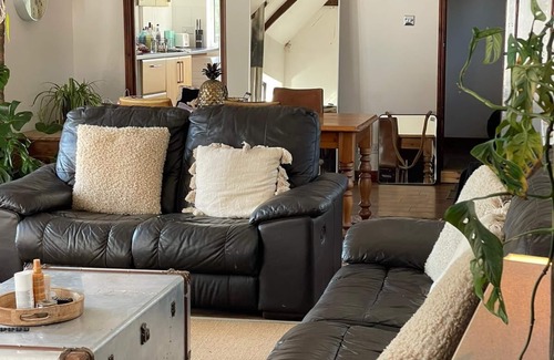 Ashford House | Cozy converted millking barn in the weald of Kent, 50mins from Central London