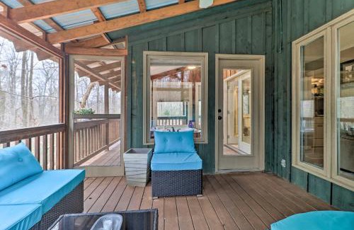 Conyers House | Cozy Conyers Cabin with Fireplace and Pool Table!