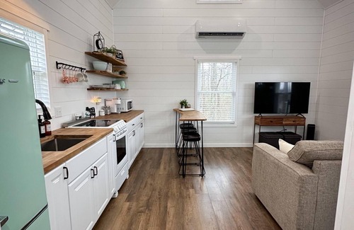 Dry Ridge Cottage | Cozy Cottage at Pumpkin Patch Near Ark: No Cleaning Fee & Free Farm Passes!