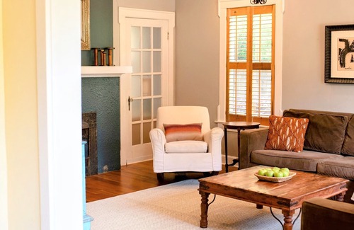 North University House | Cozy Cottage Near Downtown and University of Texas