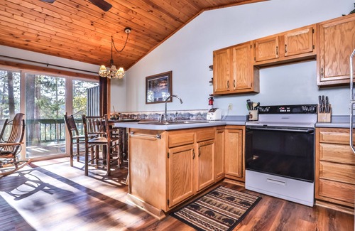 St Germain Cabin | Cozy Cottage Overlooking the beautiful lake!
