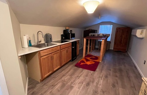 Ellenville Cottage | Cozy Cottage with a Pond 2
