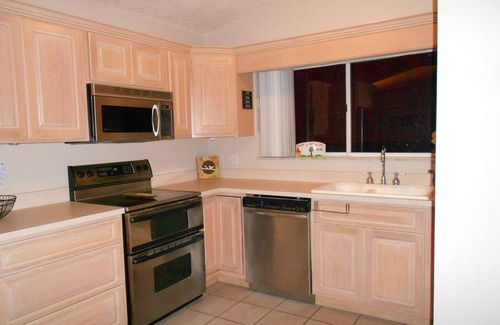 Key Largo House | Cozy Couple Getaway! or Great Family Home in Great Location! Pet Friendly Yard!