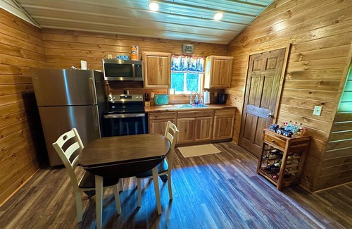 Cameron Cabin | Cozy Couple’s Cabin