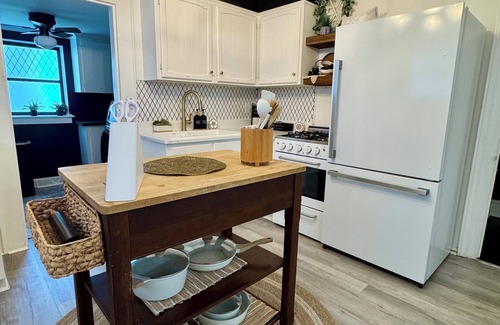 China Grove House | Cozy Downtown Retreat in the Heart of China Grove