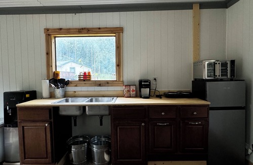 Fairbanks Cabin | Cozy dry cabin in fabulous Fairbanks. Pets welcome, please read description.