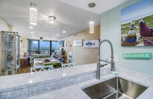 Port Aransas Condo | Cozy Elegant 2bd 3 bth Den