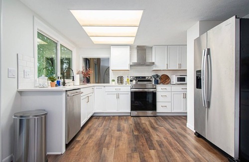 Millard House | Cozy & Elegant Gem, Fenced Yard, BBQ & Games!