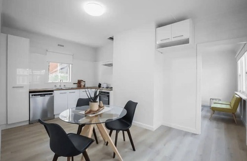 Moonee Ponds House | Cozy Enchanting Two-Bedroom Retreatn