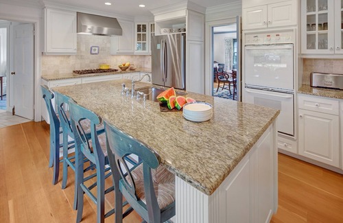 Chilmark House | Cozy Family Escape with Private Beach Access and Shared Tennis Courts