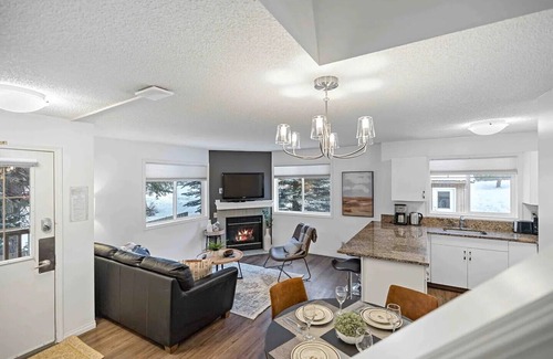 Harvie Heights Condo | Cozy Family Retreat Banff Gate 2-Story 2-BR Condo with Hot-Tub and Full Kitchen