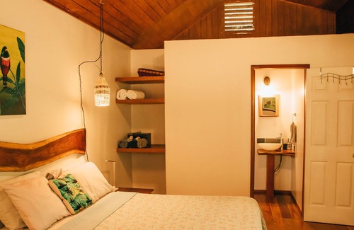 San Ignacio Cabin | Cozy Forest Screened Cabin- 2 beds, AC, firepit patio -7 min to downtown