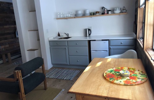Lake Leelanau Cabin | Cozy guesthouse with WiFi in charming Lake Leelanau
