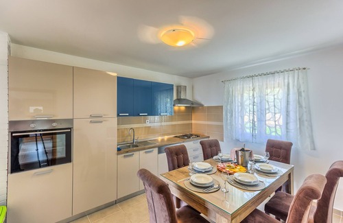 Kastel Stari Apartment | Cozy holiday apt. with amazing sea view and spacious garden with heated pool