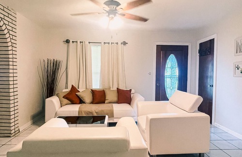 Clair-Mel City House | Cozy home 3 bedrooms between two cities