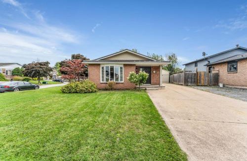 Thorold House | Cozy Home by Niagara Falls