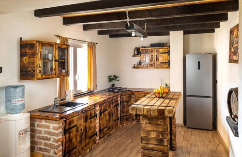 Blaca House | Cozy home in Blaca with WiFi