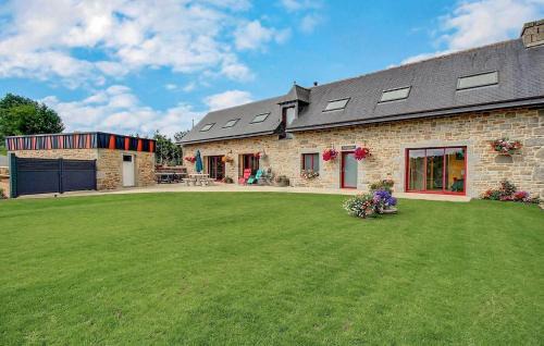 Bourbriac House | Cozy Home In Bourbriac