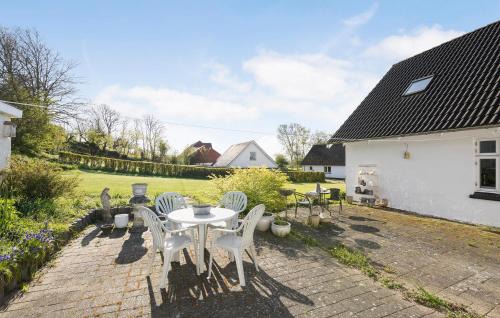 Brovst House | Cozy Home In Brovst With House Sea View