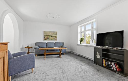 Brovst House | Cozy Home In Brovst With House Sea View