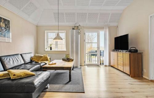 Engesvang House | Cozy Home In Engesvang With Wifi
