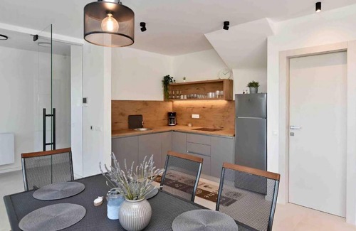 Icici House | Cozy home in Icici with harbor view