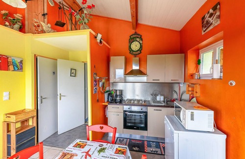 Scorbe-Clairvaux House | Cozy home in Scorbé-Clairvaux with WiFi