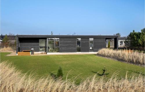 Skaven Strand House | Cozy Home In Tarm With Wifi