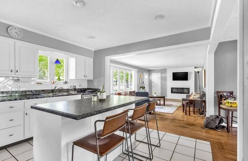 Indianapolis Apartment | Cozy Home with Fireplace Minutes from Grand Parknn