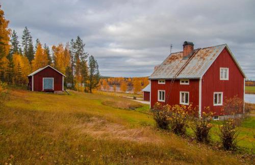 Overkalix House | COZY Home with LAKE view-free WiFi - free SAUNA