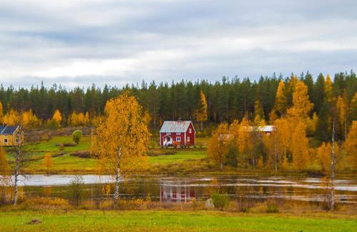 Overkalix House | COZY Home with LAKE view-free WiFi - free SAUNA