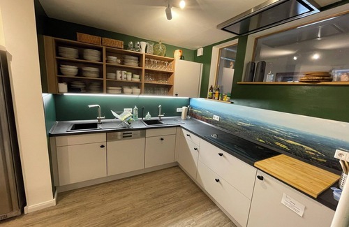 Schotten House | Cozy hostel for groups and families with lake and mountain. Animals welcome.