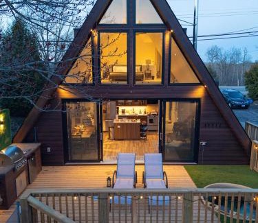MacTier House | Cozy, Hot Tub, Sauna, Heated Floors, EV, Nespresso