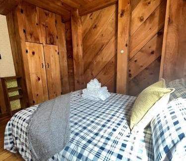 Queensbury House | Cozy House 10 Min To Lake George