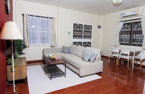 Phra Khanong Nuea House | Cozy House 2BR BTS Ekkamai