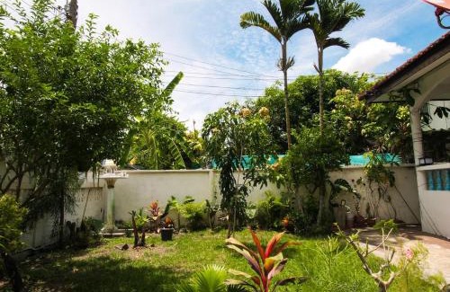 Phra Khanong Nuea House | Cozy House 2BR BTS Ekkamai