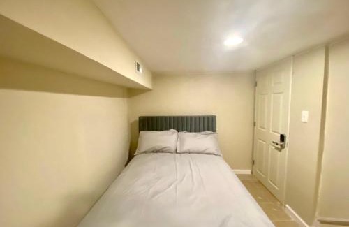 Newbold House | Cozy House at South Philly New Bold