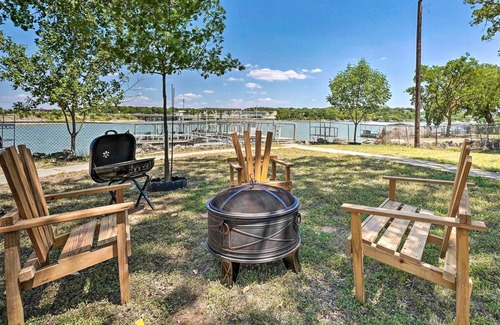 Brownwood House | Cozy Lake Brownwood Home w/ Boat Dock & Deck!