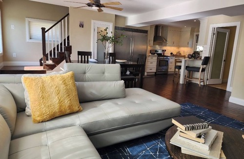 Oro-Medonte House | Cozy Lake Simcoe Retreat: Beach, Skiing, & Relaxation Minutes from Barrie!