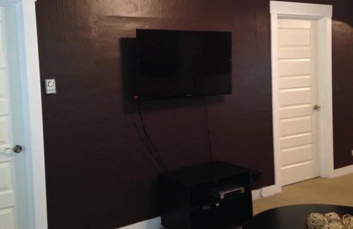 Lake Stevens House | Cozy Lake-View Home with Xfinity Cable and Wi-Fi, HDTV, Washer/Dryer