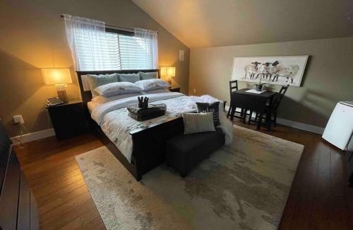 Gibsons Apartment | Cozy loft in Upper Gibsons