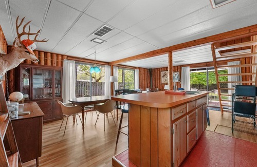 Mesick Cottage | Cozy Log Cabin on 1 Acre