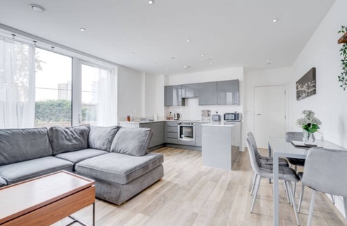 St. Mary's Park Apartment | Cozy London Apartment with 2 Bedrooms