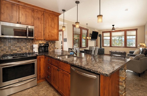 Fraser Condo | Cozy mountain condo w/views & grill
