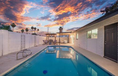 North Mountain House | Cozy-Perfect location-Private Pool-Heat Optional-SunsetFun-GCU