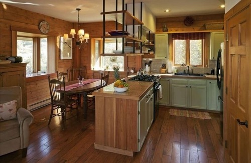 Steamboat Springs Ski Chalet | COZY PIVATE Chalet, SPECTACULAR VIEWS 2 DECKS , HOT TUB, WIFI, 2 TVs, Petsnn