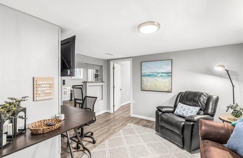 Hazel Park Apartment | Cozy & Private 1BR Basement suite in Hazel Park