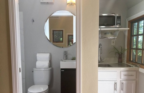 Oakmore Cottage | Cozy Private Cottage in Oakland Hills, Great Street Parking.