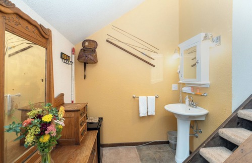 Telluride Hotel | Cozy Private Lofted Room in Great Telluride Location